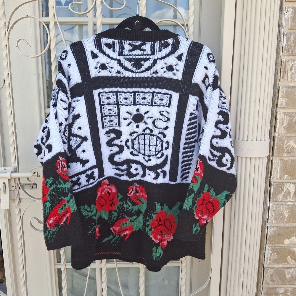 Vis-A-Vis White Geometric Graphic Floral Red Roses Knit Sweater Women Size Small - Picture 8 of 16